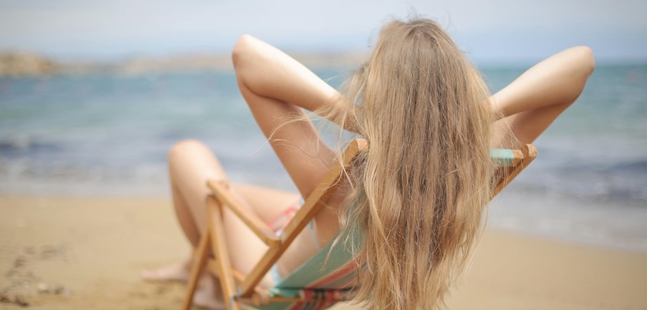 La routine cheveux d’été : le guide complet pour des longueurs sublimes