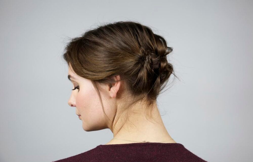 Un chignon noué