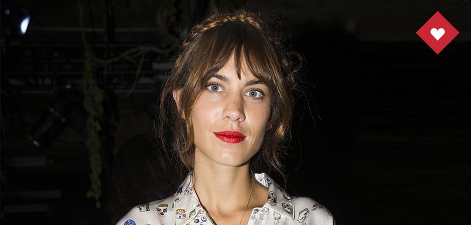 Alexa Chung : sa couronne tressée et sa bouche groseille