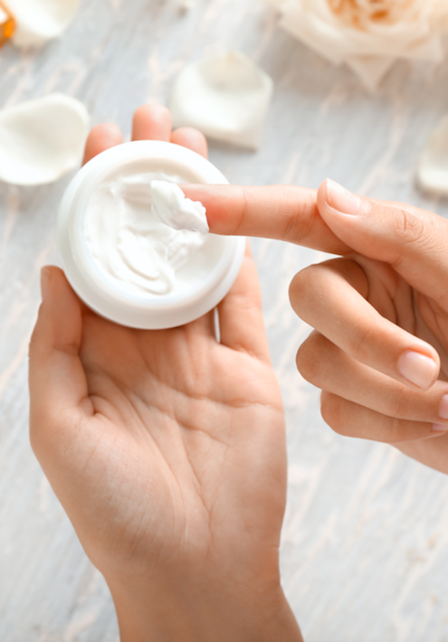 Vrai ou faux : peut-on utiliser sa crème pour le corps sur le visage ? -  Top Santé