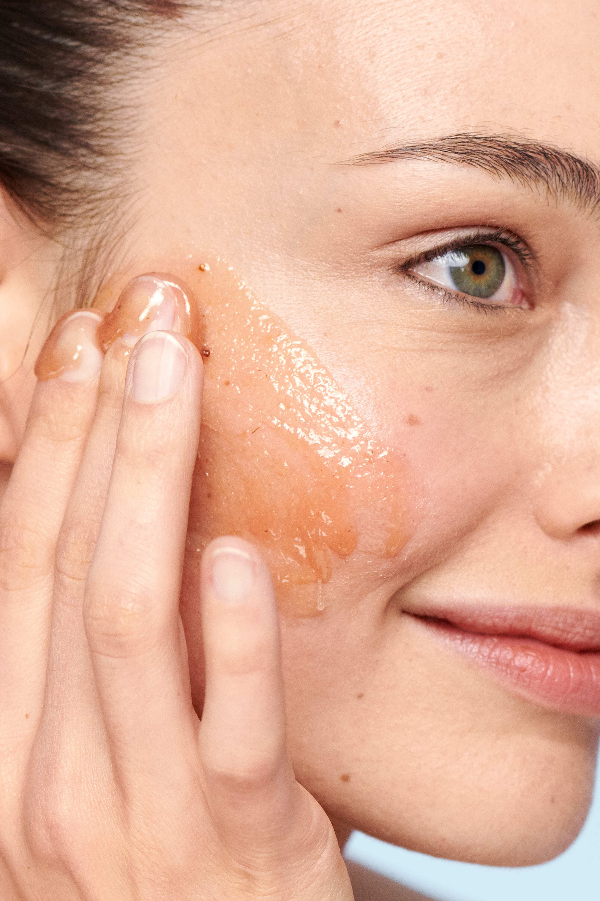 Nettoyant visage à la fraise et au sucre